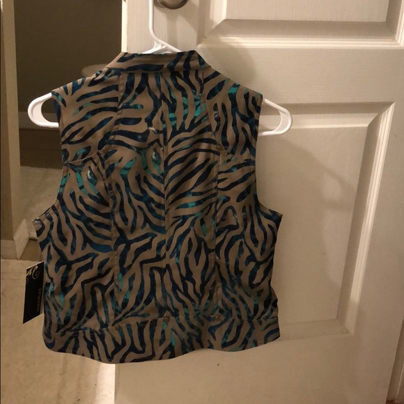 Vest - Picture 2 of 3